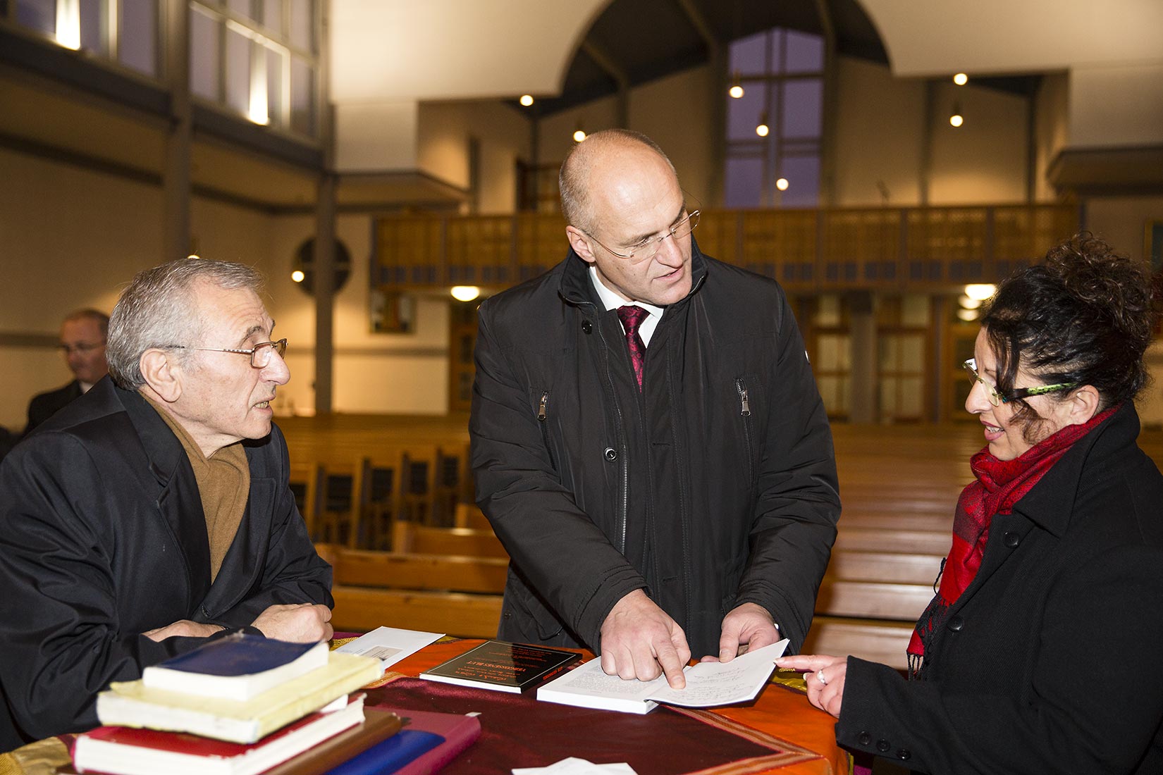 Kurt Gribl besucht die Syrisch Orthodoxe Kirche in Augsburg | NIKKY MAIER photo - 12