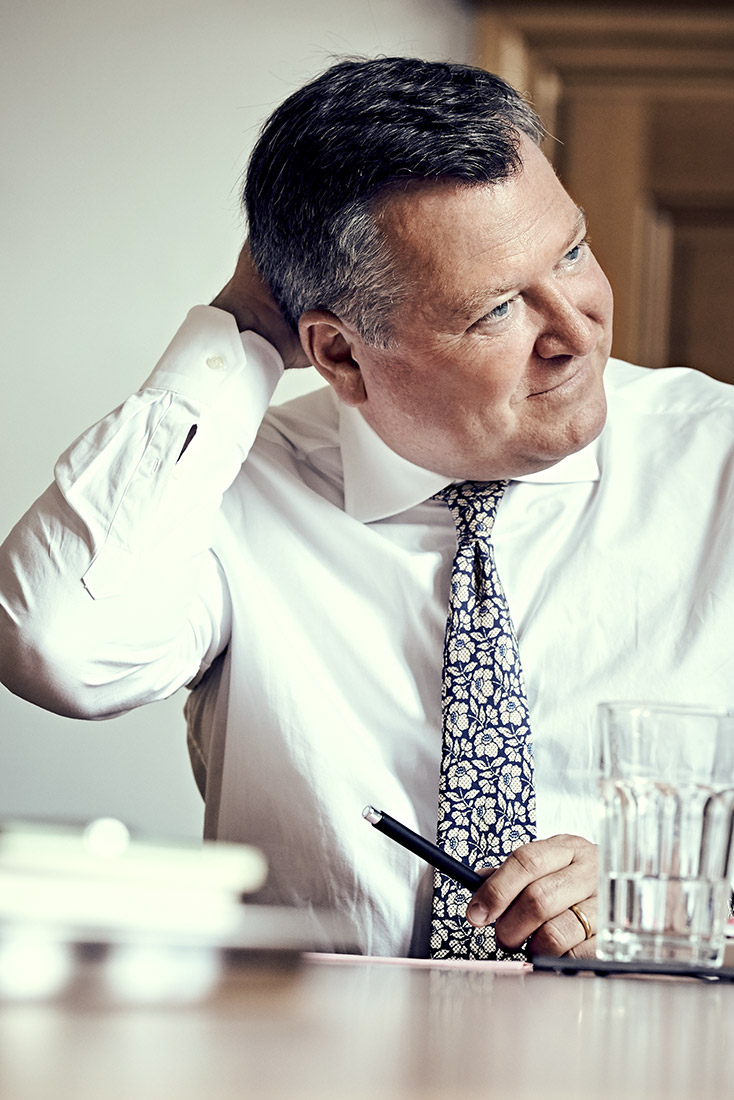 ehemals zweiter Bürgermeister von München, Josef Schmid im Büro | NIKKYMAIER - 10