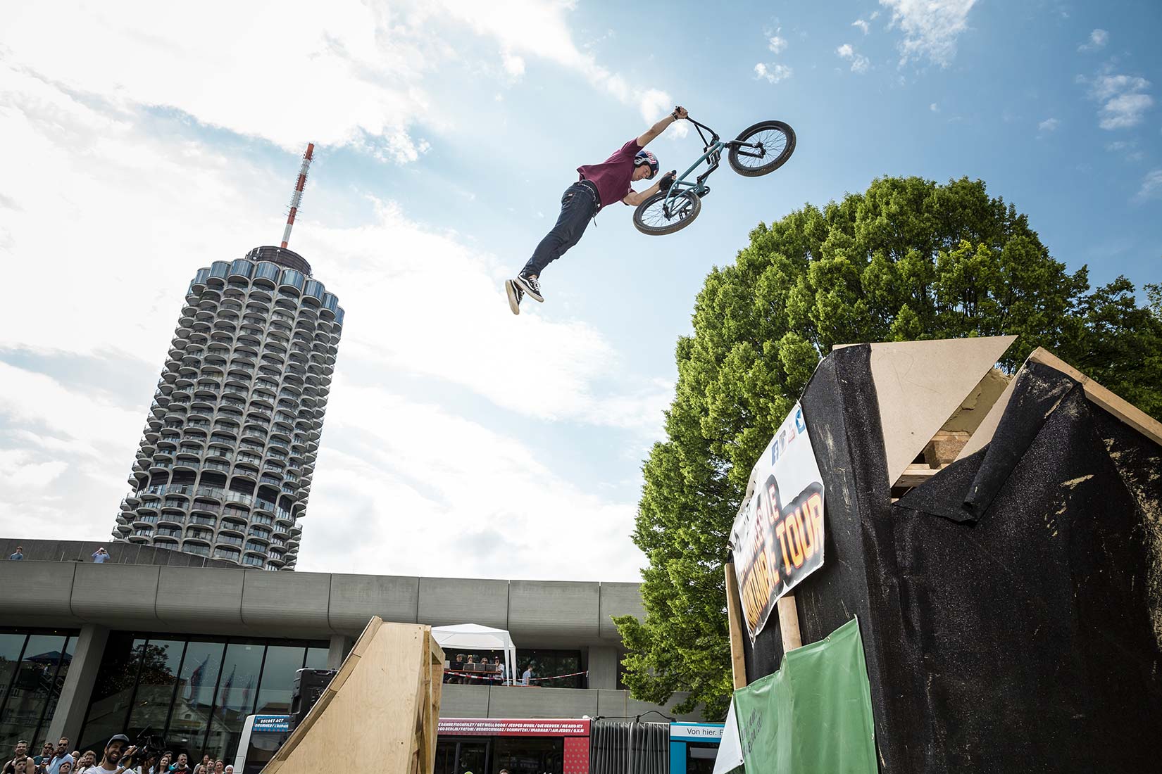 BMX Fahrer beim Sprung | NIKKYMAIER photo 03