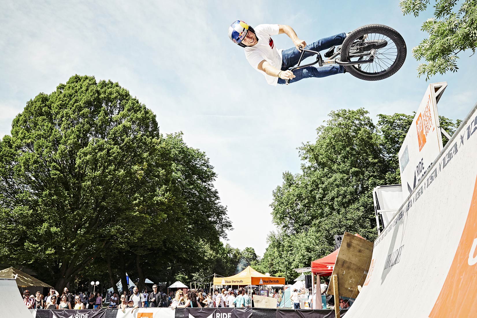 BMX Fahrer beim Modular Festival 2017 in Augsburg | NIKKYMAIER photo - 03