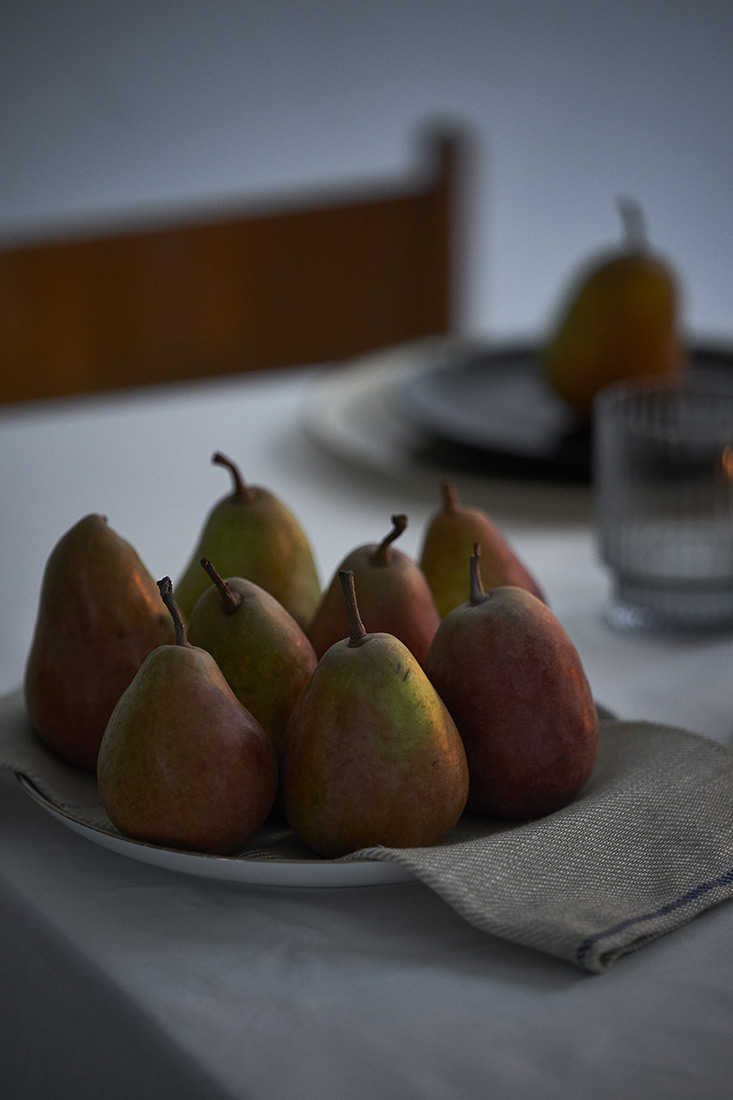Dark and Moody Still-life Foto von Birnen im Fotostudio Nikky Maier | NIKKY MAIER photo - 14