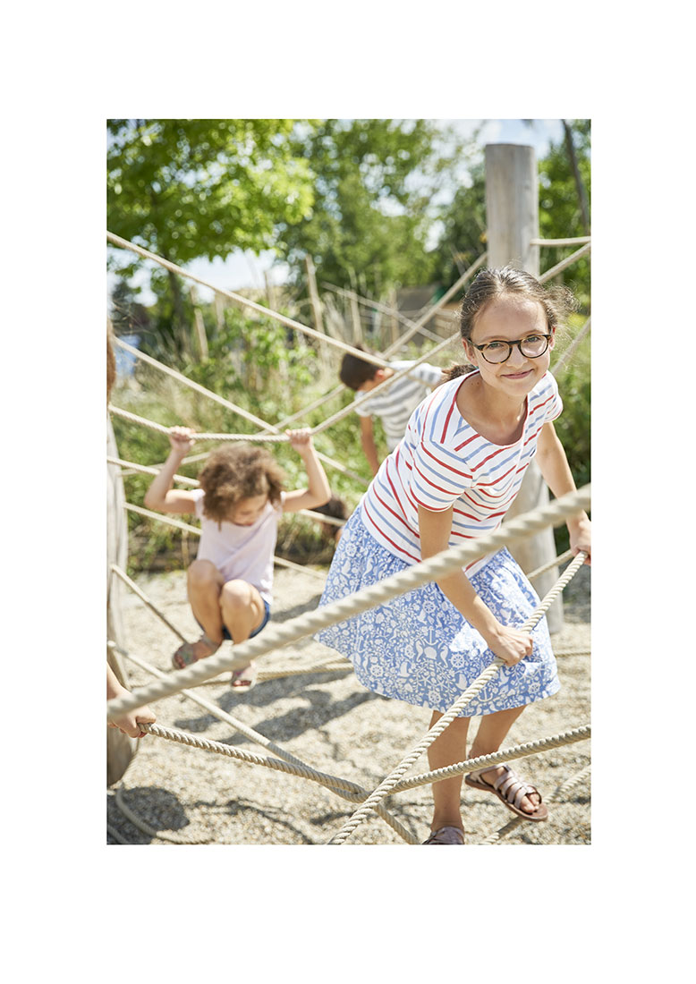 Kinder im Kletter - Spielplatz für das Ferienprogramm Tschamp - NIKKYMAIER photo - 01