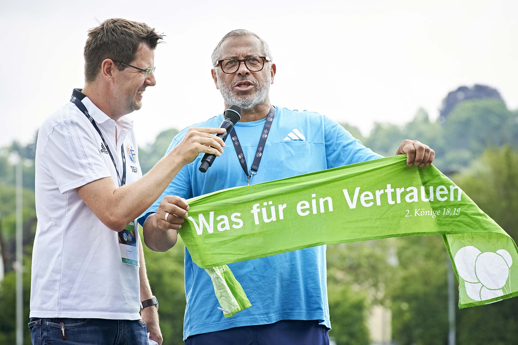 Jimmy Hartwig besucht die Fußballiade am Finaltag im ebm Papst Stadion Landshut | Nikky Maier photo - 24