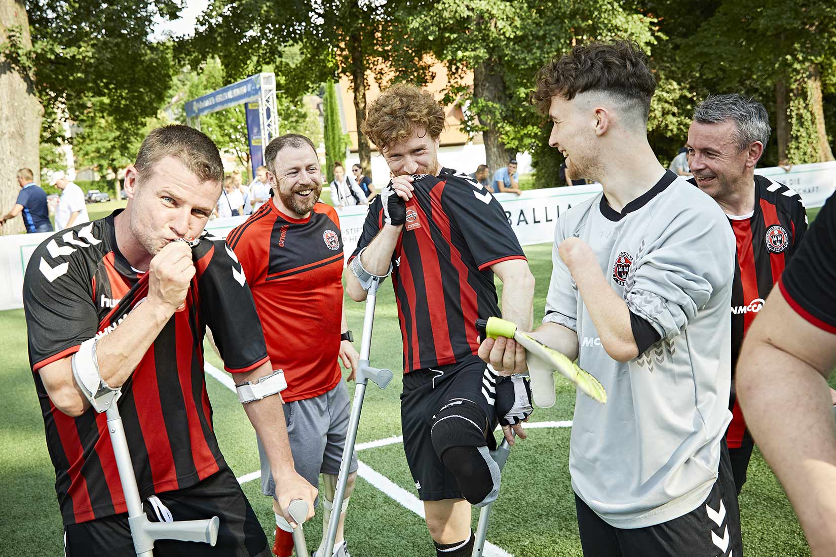 Große Freude bei den Gewinnern vom Amputiertenfussbal - Turnier: Bohemian FC | Nikky Maier photo - 14