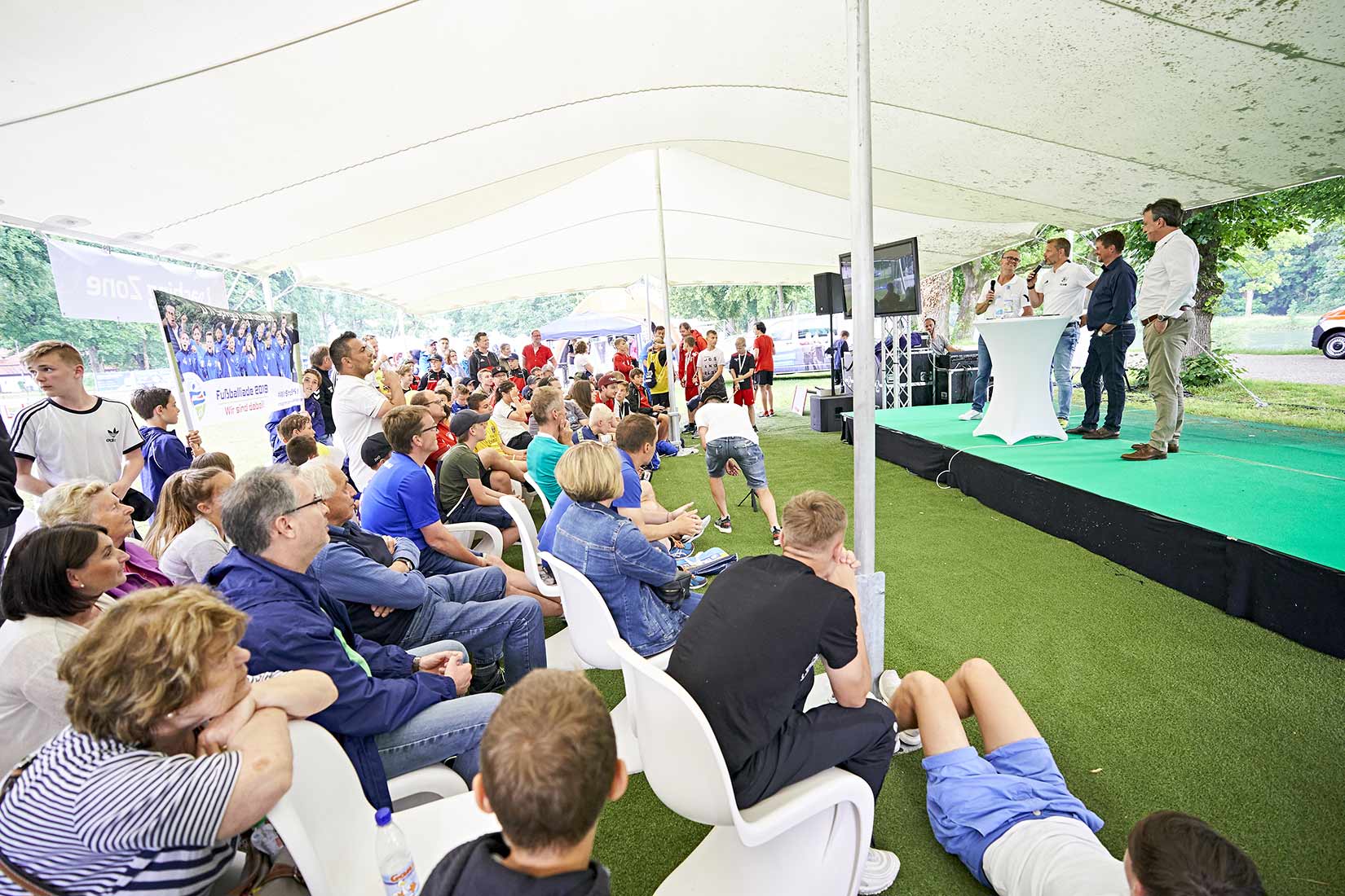 Die Coaching Zone auf der Ringelstecherwiese ist der Bereich für Vorträge, Workshops, Talks mit Experten zum Thema Fußball und Sport allgemein | Nikky Maier photo - 16