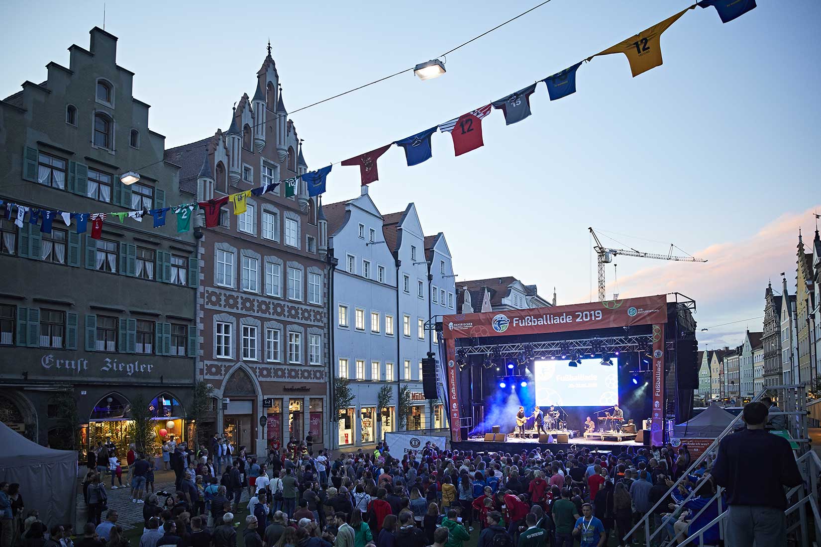 Konzert von Tom Gregory in der Altstadt von Landshut | Nikky Maier photo - 23