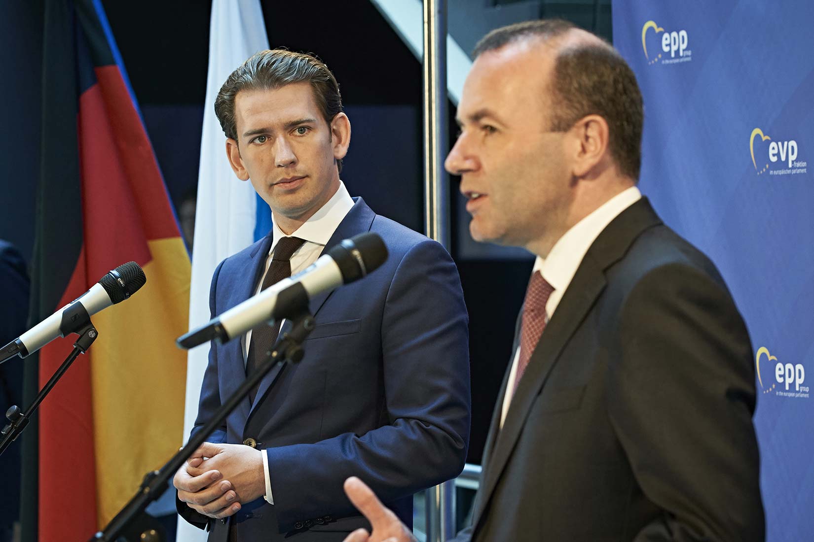 Manfred Weber und Sebastian Kurz beim Presseempfang | NIKKY MAIER photo - 11